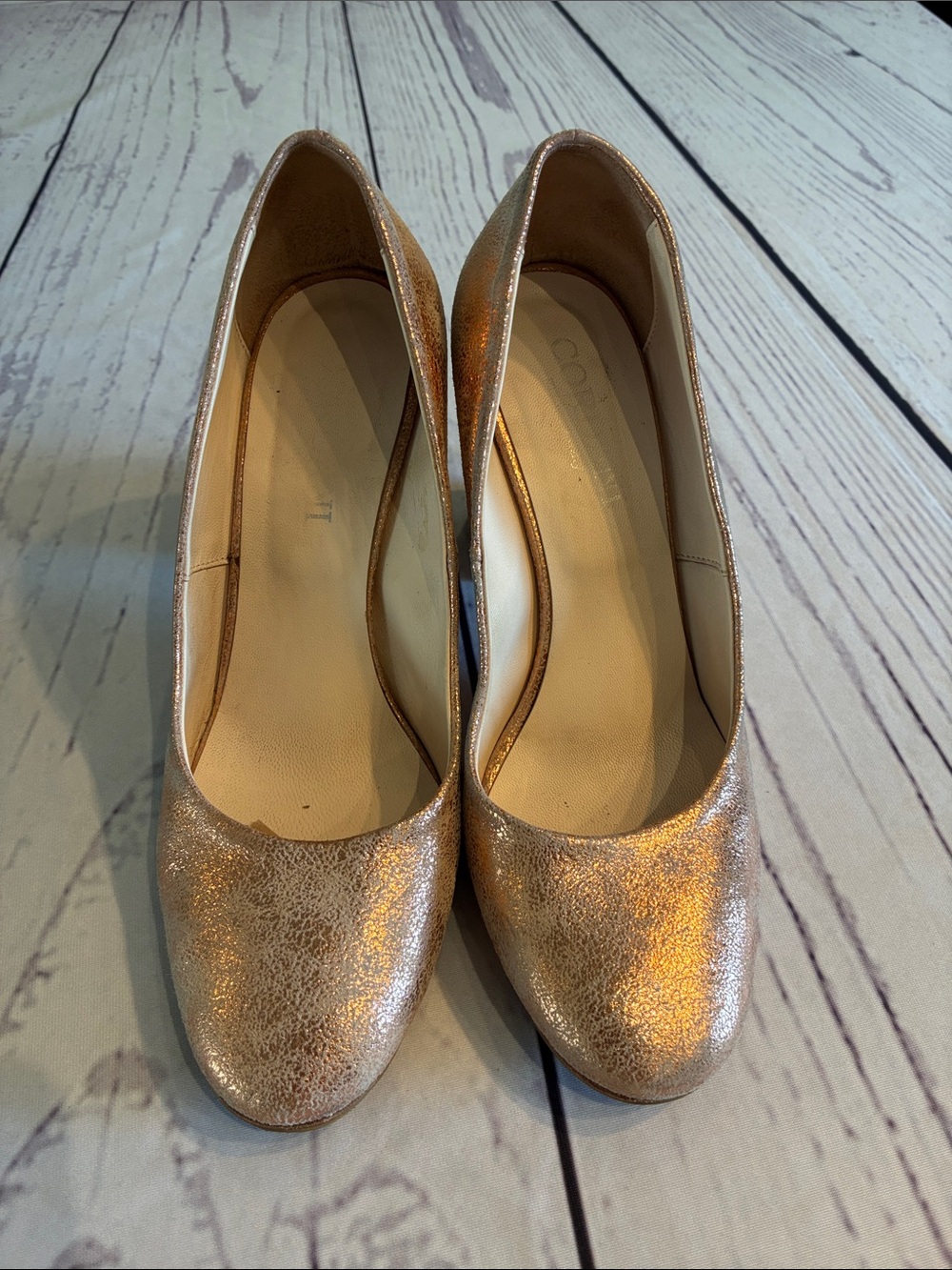 🎉NEW LISTING!🎉Cordani Metallic Rose Gold Round-Toe Heels
